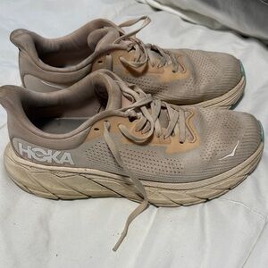 Hoka Arahi 7 women’s size 8.5